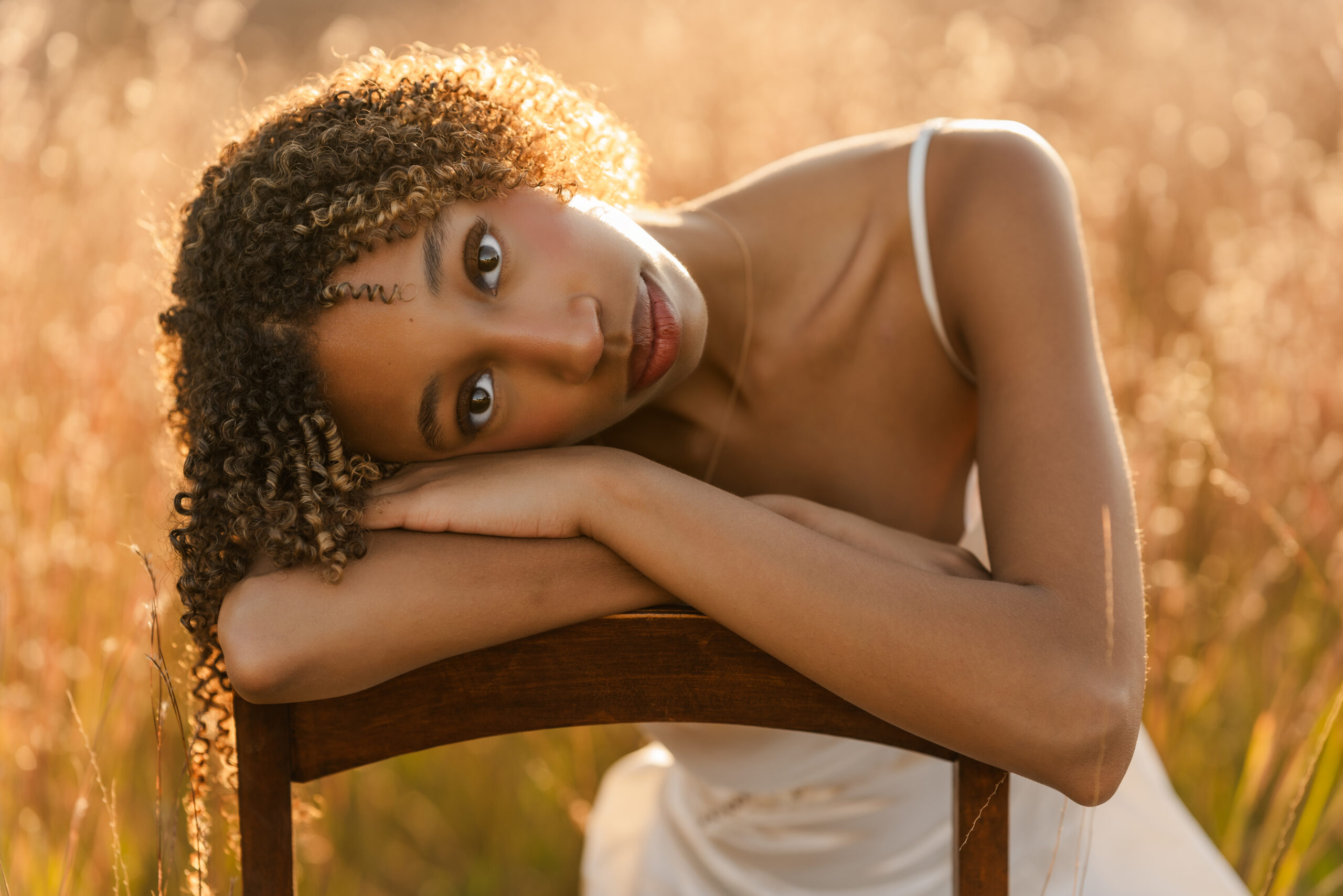Senior girl photo in a field taken by Laura Lu Photography